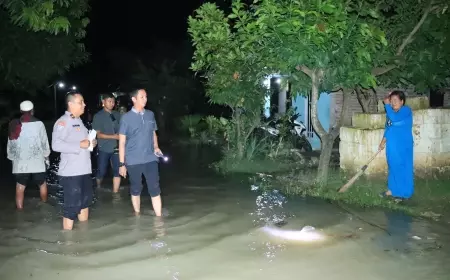 Kapolres Bojonegoro Tinjau Pemukiman Warga Terdampak Luapan Air Bengawan Solo