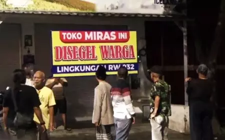 Merasa Kebal Hukum, 2 Toko Miras di Jember Disegel Emak Emak