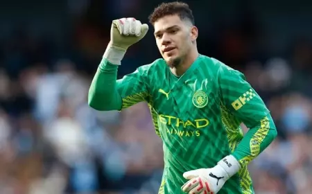 Absen Sebulan; Kiper Utama Manchester City Bakal Lewatkan Pertandingan Maut