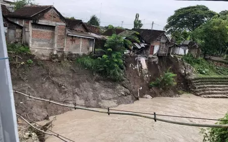 Tebing Longsor di Bojonegoro Ancam Tiga Rumah Warga