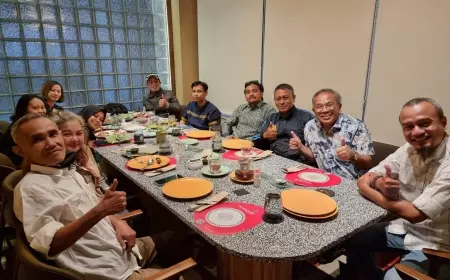 Motivator Kondang Aqua Dwipayana Sempatkan Diri Buka Bersama Suara Jatim Post