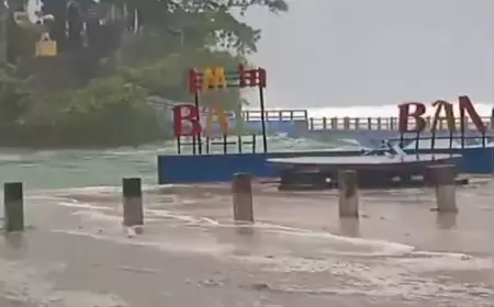 Pesisir Pantai di Kabupaten Malang Selatan Dilanda Banjir Rob