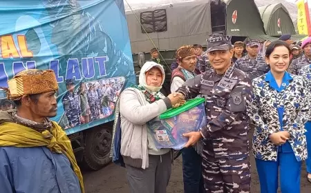 Peringatan Hardikal di Gunung Bromo Berlangsung Meriah, Ratusan Warga Tengger Padati Pengobatan Gratis TNI AL