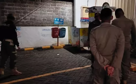 Ganggu Masyarakat, Satpol PP Kota Probolinggo Amankan Anak Muda Main Mercon Saat Sahur
