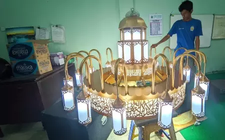 Berkah Ramadan, Dua Pengrajin Lampu Hias di Kota Probolinggo Kebanjiran Pesanan