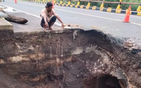 Hati-hati! Jembatan Paseban Jember Ambles 3 Meter
