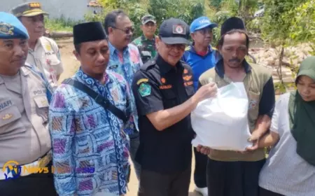 Pj Bupati Pamekasan Salurkan Bantuan kepada Warga Terdampak Angin Kencang