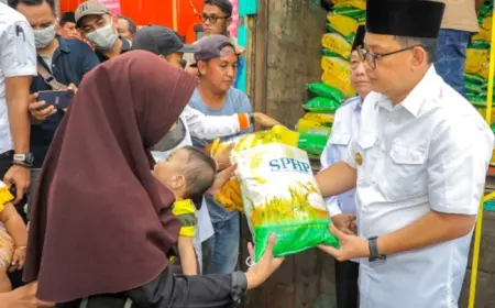 Safari Ramadan di Kota Probolinggo, PJ Gubernur Jatim Berikan Tali Asih hingga Pasar Murah