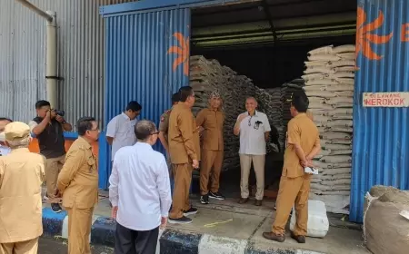 Sidak Pasar dan Bulog, Pemkab Probolinggo Pastikan Harga Stabil dan Stok Aman