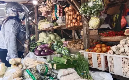Pengaruh Cuaca, Harga Bawang Merah dan Tomat Merangkak Naik di Jombang