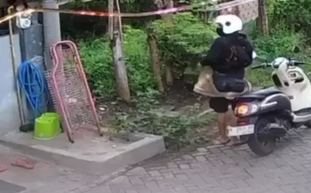 Terekam CCTV, Aksi Curanmor di Probolinggo Pelaku Juga Bawa Helm dan Sandal