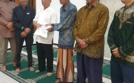 Tebar Manfaat di Bulan Ramadan, Unitri Beri Beasiswa untuk Warga