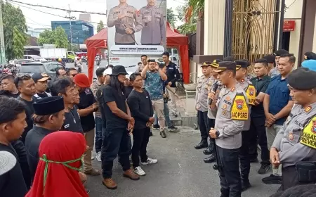 Aliansi Peduli Demokrasi Geruduk Kantor Polres Jember