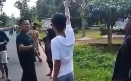 Puluhan Warga Pegantenan Pamekasan Cekcok Mulut hingga Acungkan Celurit