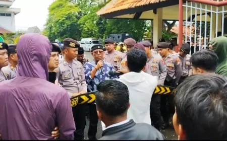 Pendemo Minta RSIA Puri Bunda Madura Ditutup