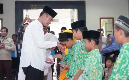 Safari Ramadan, Ribuan Anak Yatim  dan Penyandang Disabilitas Lamongan Dapat Santunan