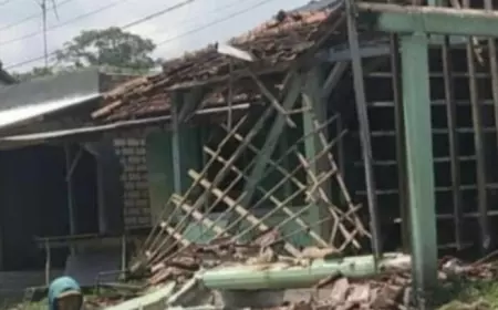 Akibat Gempa M6,0 Lepas Pantai Tuban Beberapa Unit Bangunan Rusak