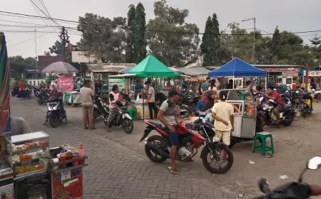 Lapangan Kecamatan Megaluh Jombang Jadi Tempat Ngabuburit Dadakan