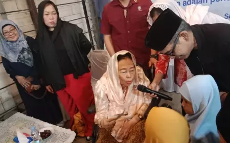 Ibu Presiden RI ke 4, Shinta Nuriyah Abdurrahman Wahid Buka Bersama Kaum Dhuafa di Jombang