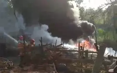 Amblas! Kebakaran Luluh Lantakkan Tempat Penimbunan BBM Diduga Ilegal di Tuban