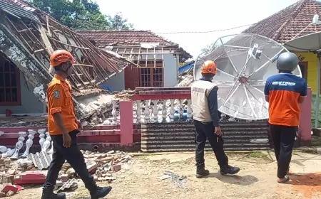Tim BPBD Jatim Distribusi Bantuan Logistik Ke Korban Gempa di Pulau Bawean