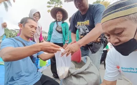 Demo ke Kantor Pemkab Jember, Asosiasi Petani Minta Pupuk Subsidi Disamakan dengan BBM Subsidi