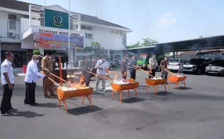 Kejaksaan Negeri Jember Musnahkan Barang Bukti 83 Kasus Pidana Umum