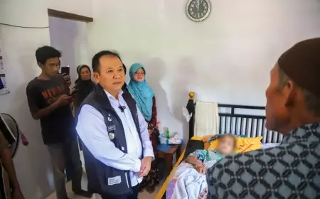 Tidak Hanya Bershodaqoh, Bupati Jember Juga Kunjungi Warga Korban Laka Lantas Malaysia