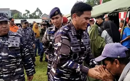 Peduli Korban Gempa, TNI AL Gelontorkan Ribuan Paket  Bantuan Untuk  Tuban dan Bawean
