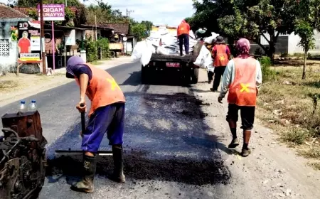 Sambut Pemudik, 50 Ruas Jalan Rusak di Kabupaten Blitar Diperbaiki