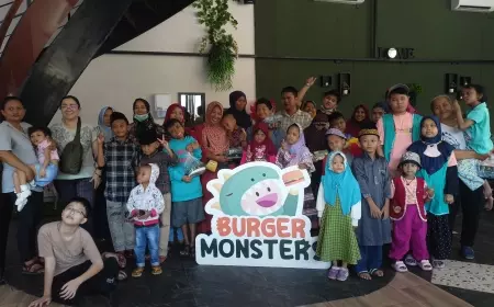 Berbagi Berkah, Burger Monster dan Komunitas Sosial Surabaya Berbagi Makan Gratis