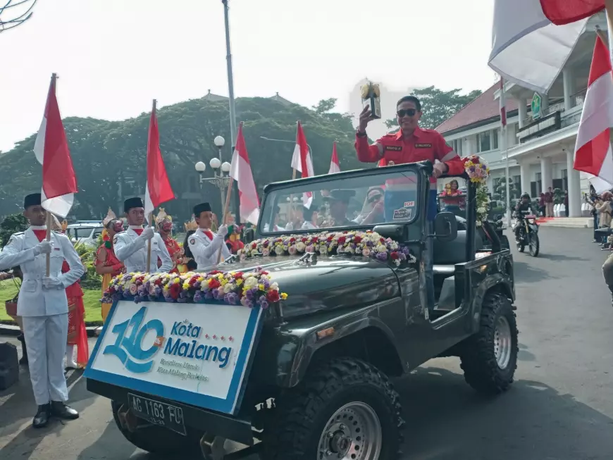 Pj Wali Kota Malang Pamerkan Piala Adipura Kategori Kota Besar ke Masyarakat