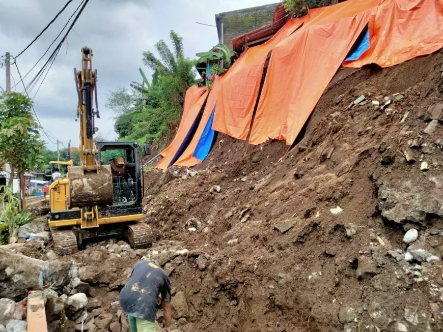 Enam Keluarga Terdampak Longsor di Tanjungrejo Disarankan Pindah Sementara
