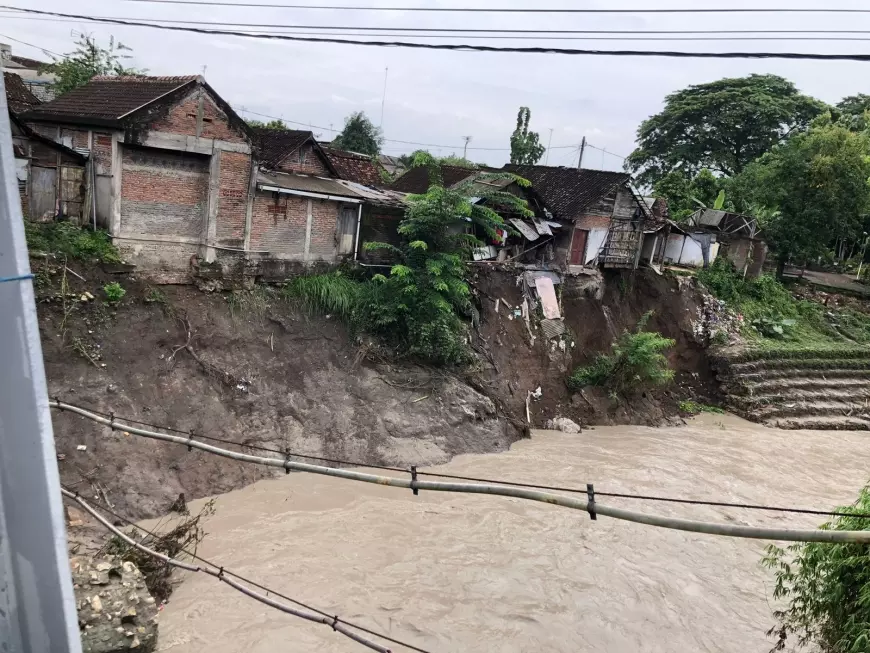 Tebing Longsor di Bojonegoro Ancam Tiga Rumah Warga
