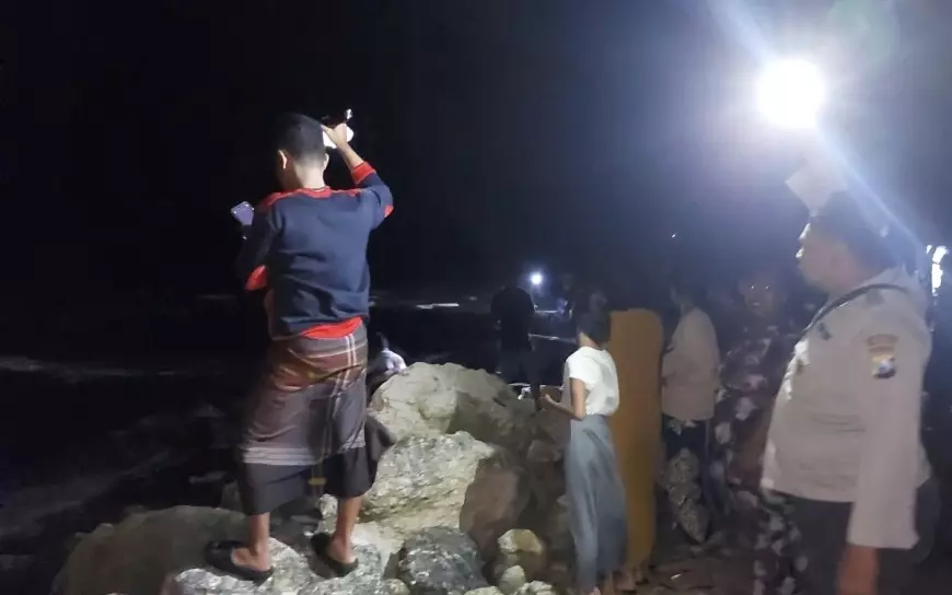 Polisi dan Tim SAR Cari Dua Nelayan yang Hilang Tenggelam di Pantai Utara Pamekasan