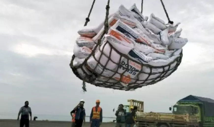 Beras Impor 8.200 Ton dari Vietnam dan Myanmar Tiba di Probolinggo