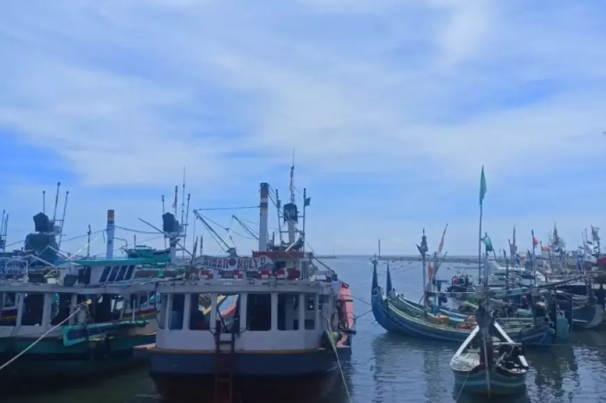 Cuaca Buruk, Nelayan di Probolinggo Terpaksa Tak Melaut