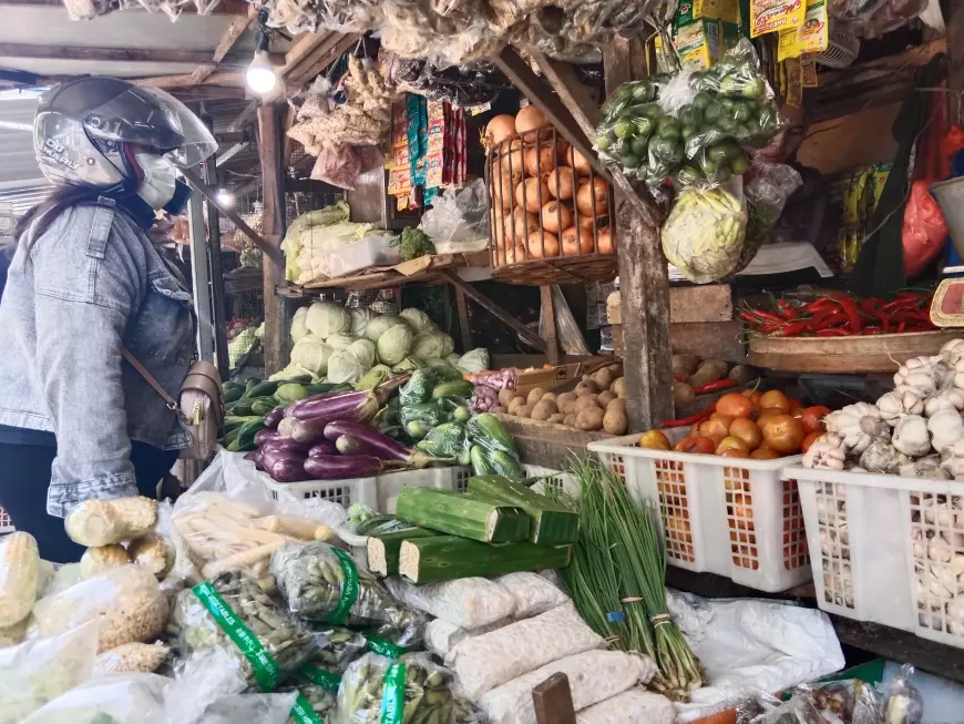 Pengaruh Cuaca, Harga Bawang Merah dan Tomat Merangkak Naik di Jombang