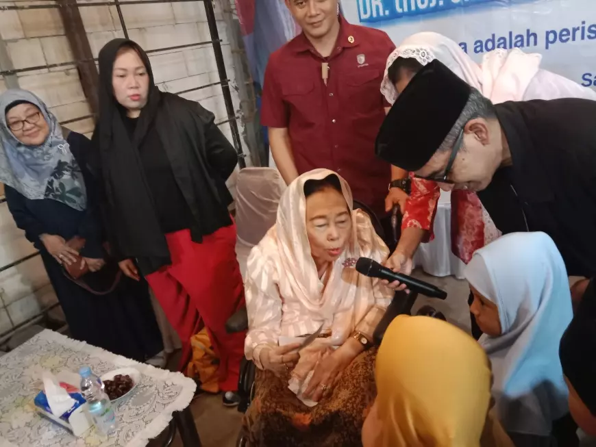 Ibu Presiden RI ke 4, Shinta Nuriyah Abdurrahman Wahid Buka Bersama Kaum Dhuafa di Jombang