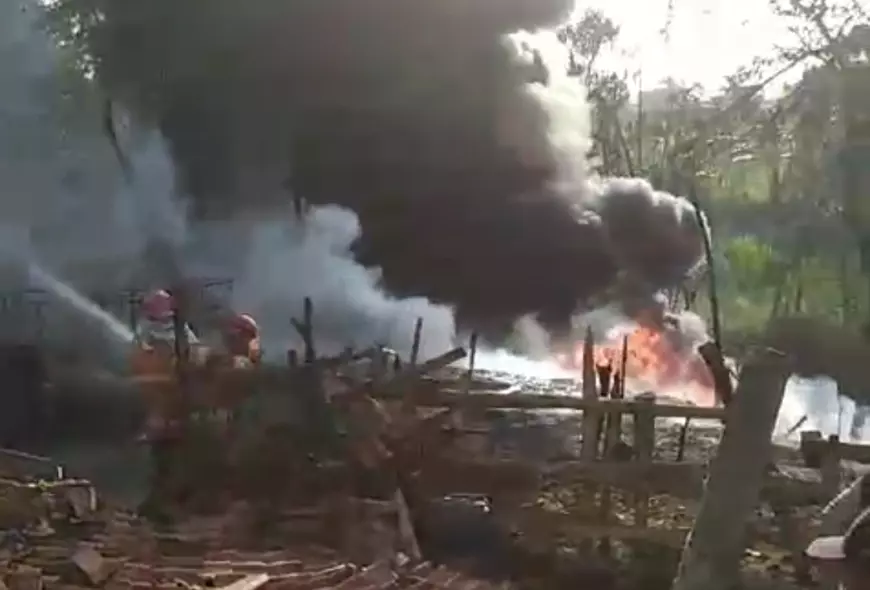 Amblas! Kebakaran Luluh Lantakkan Tempat Penimbunan BBM Diduga Ilegal di Tuban