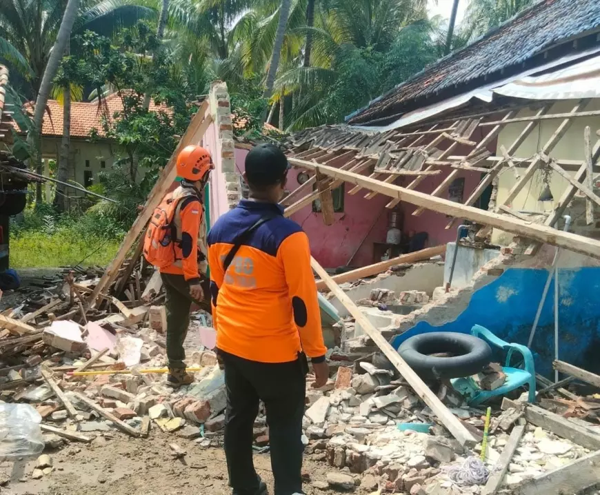 Tim BPBD Jatim Distribusi Bantuan Logistik Ke Korban Gempa di Pulau Bawean
