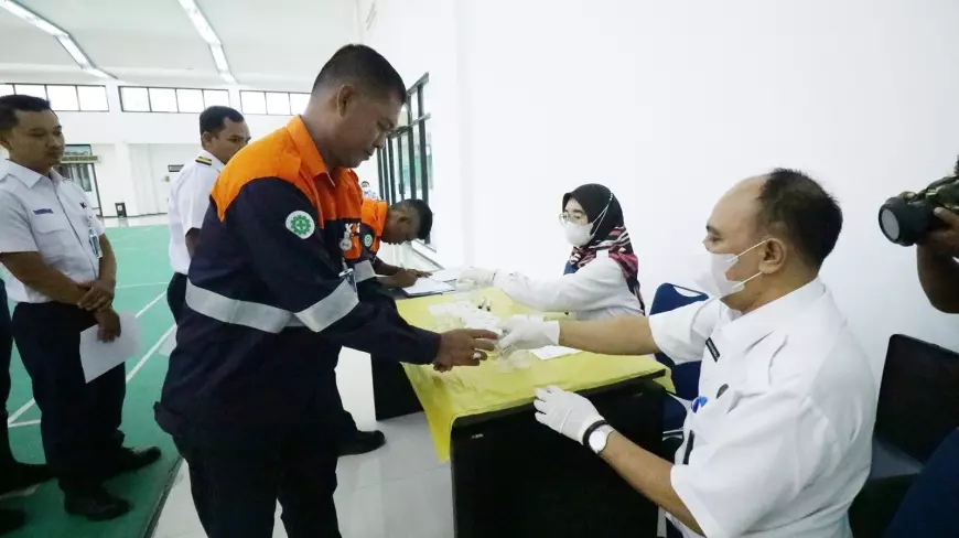 Gandeng BNN Kota Surabaya, Petugas KAI Jalani Tes Narkoba Jelang Angkutan Lebaran