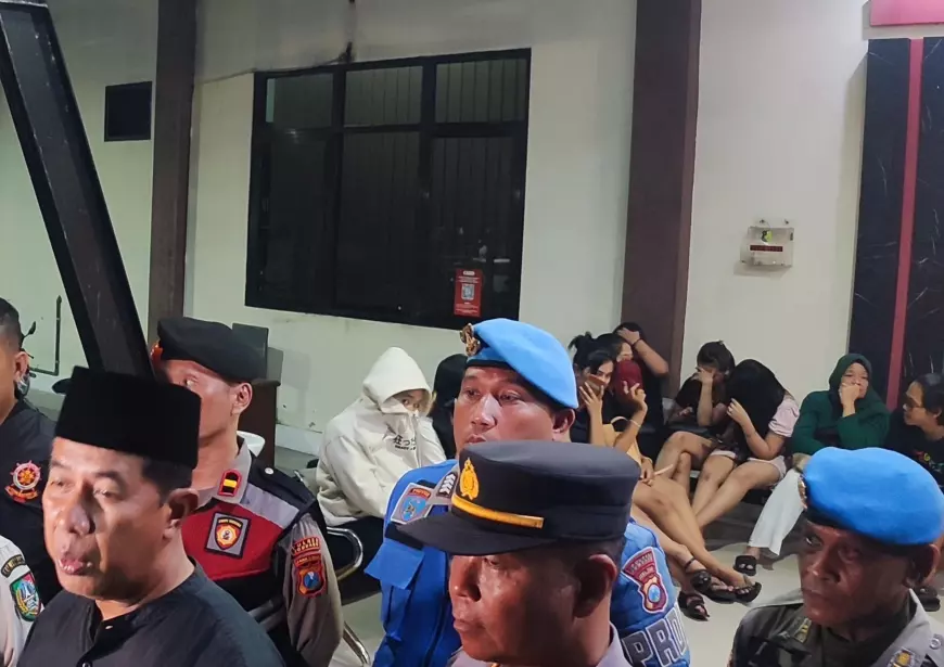 Petugas Gabungan Grebek Empat Tempat Karaoke Penyedia Miras Di Jombang