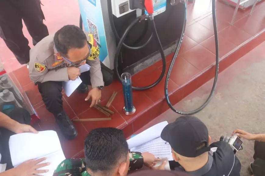 Sidak SPBU Di Jombang, Polisi Lakukan Serangkai Pemeriksaan Kandungan BBM