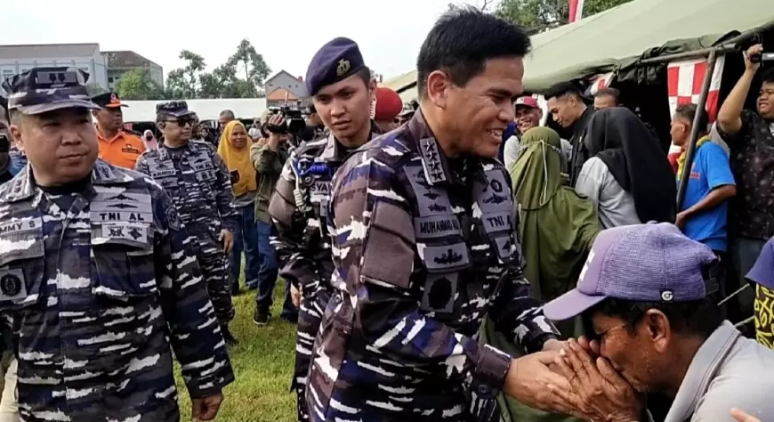 Peduli Korban Gempa, TNI AL Gelontorkan Ribuan Paket  Bantuan Untuk  Tuban dan Bawean