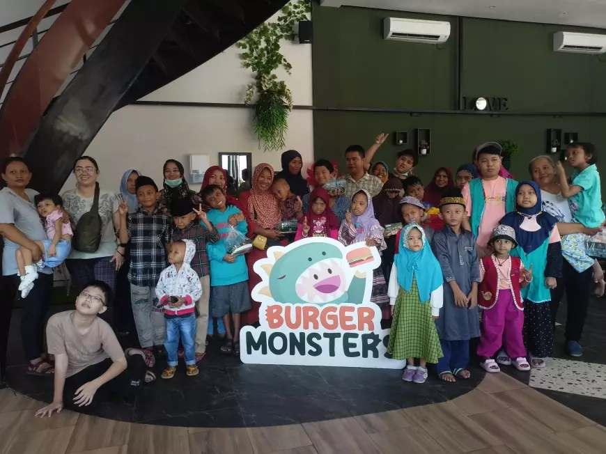 Berbagi Berkah, Burger Monster dan Komunitas Sosial Surabaya Berbagi Makan Gratis