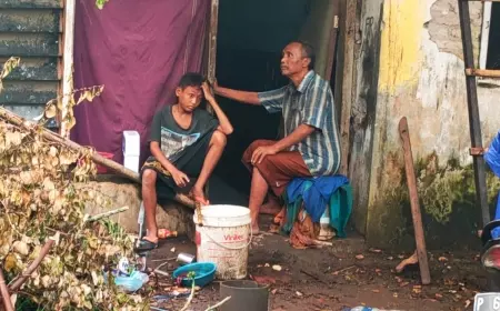 Bocah 13 Tahun Putus Sekolah Karena Rawat Sang Ayah Penderita Stroke