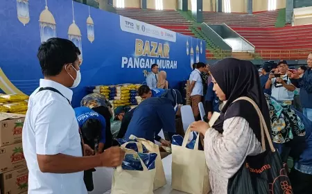 Ribuan Paket Sembako Murah Bank Indonesia Kediri Diserbu Warga
