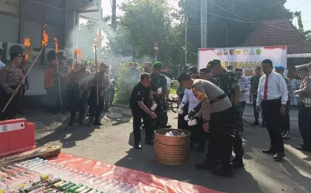 Tuntaskan Operasi Pekat Semeru, Polres Kediri Kota Musnahkan Barang Bukti