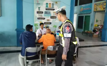 Puluhan Sopir Angkutan Lebaran di Terminal Blandongan Tes Urine